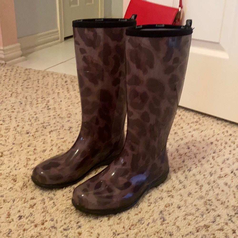 Kamik Leopard Rainboots Size 8